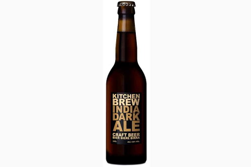 2. CraftBier für Einsteiger (97 Punkte) INDIA DARK ALE, Cascadian Dark AleSchwarz mit beigem Schaum. Ge­­röstete Nüsse, Kakao, Schokolade und Orangenschalen bestimmen das Aroma. Voller, cremiger Antrunk – dabei aber nicht zu süss. Wiederum Röstnoten, zunächst kaum Hopfenbittere. Sehr rund und weich. Bitterschokolade und Orangen im Nach­trunk.Kitchen Brew, Allschwil ­Braumeister: Tobias Hoffmann