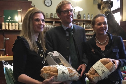 Moderatorin Christa Kummer, Esterhazy-Prokurist Markus Fritz und Doris Felber von der gleichnamigen Bäckerei.