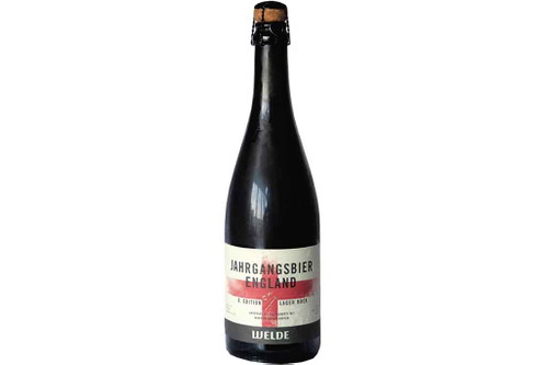 90 Punkte: JAHRGANGSBIER ENGLAND, BockBernsteinfarben, leicht trüb, cremefarbener, gut haftender Schaum. Aroma von frischem Pfirsich und getrockneten Aprikosen. Herber Antrunk mit viel Hopfengeschmack (Warrior), aber nicht zu viel Bittere. Kräftiger Malzkörper, im Nachtrunk holzig und fruchtig. Welde Bräu, Plankstadt-Schwetzingen; Braumeister: Stephan Dück