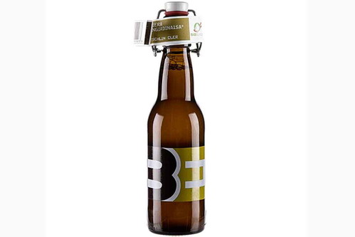 90 Punkte: TSCHIN CLER, Lager / SpezialDeutlich trübes Hellgelb, schöner weisser Schaum. Duft von Hopfen, Quarkcreme und Zitrusschalen. Wenig wahrnehmbare Kohlensäure, dennoch erfrischend und trocken mit viel Bittere schon im Antrunk. Der Hopfengeschmack erinnert an Heu, dazu kommt ein nicht zu süsser Malzgeschmack. Biera Engiadinaisa, Martina; Braumeister: Christian Schneider