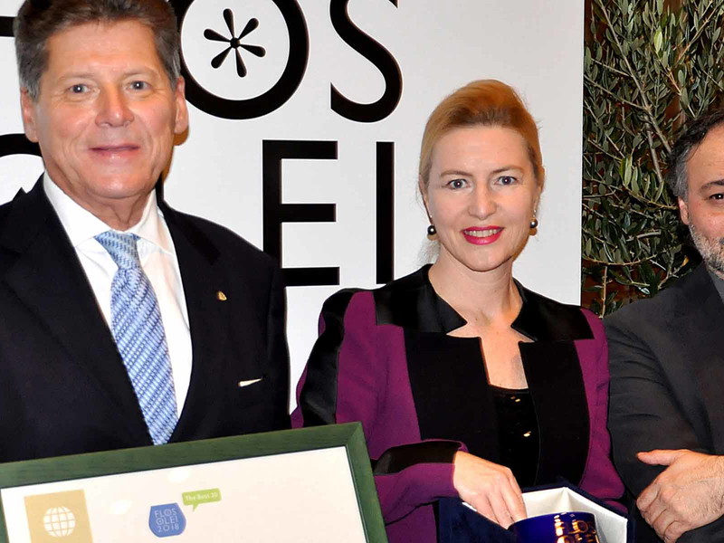 Heinrich Zehetner mit seiner Frau Karin Zehetner und Flos Olei-Herausgeber Marco Oreggia.