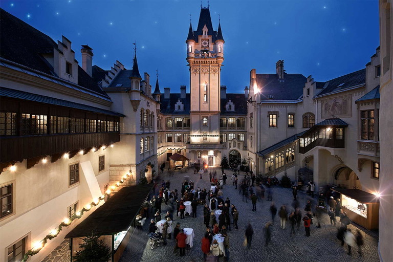 Musik und Kultur, Kunsthandwerk und Kulinarik im Schloss und dem festlich beleuchteten Schlosspark Grafenegg.&nbsp;