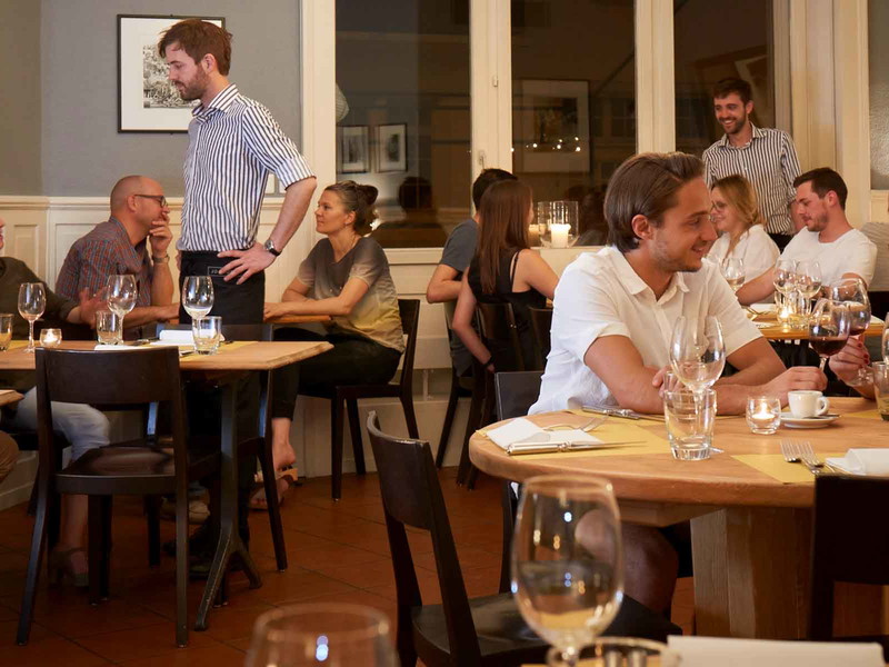 Die gemütliche Atmosphäre lädt zum Verweilen ein.