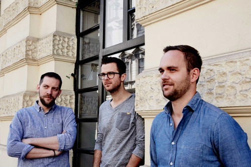 MastDie beiden Top-Sommeliers Matthias Pitra (zuvor »Tian«) und Steve Breitzke (ehemals »Das Loft«) taten sich in diesem Jahr zusammen und realisierten ihre Idee eines Weinbistros. Martin Schmid, zuvor Küchenchef bei »Döllerer«, serviert präzise Kleingerichte mit drei bis vier Komponenten, ganz ohne Firlefanz. Die Weinempfehlungen dazu werden mit wissenschaftlicher Akribie zu den Speisen gewählt. Die Weinkartet listet an die 500 Positionen und zählt zu den innovativsten der Stadt, was dem »Mast« auch die Falstaff-Auszeichnung zum »Besten Weinbistro des Jahres« einbrachte. Porzellangasse 53, 1090 Wien Das »Mast« in der Falstaff-Datenbank