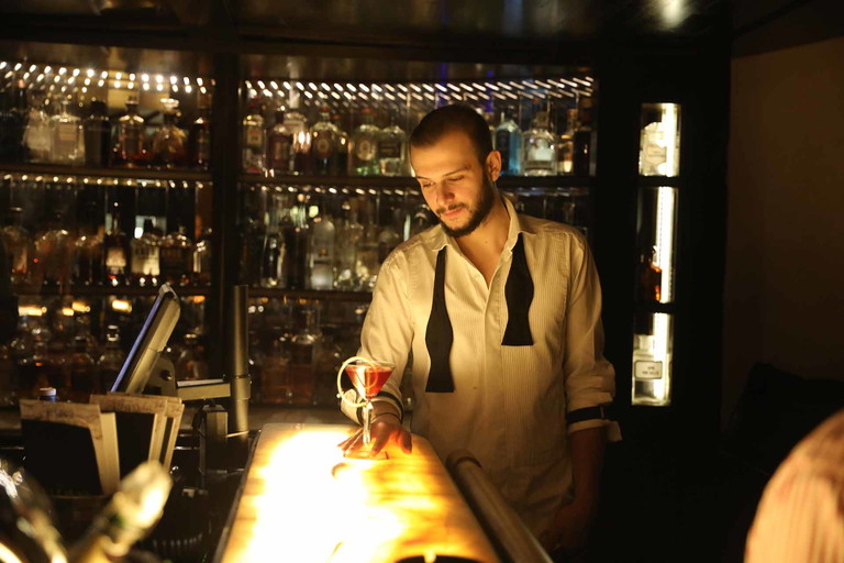 Marcel Katzer mit seinem Drink