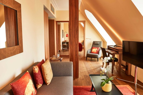 Die Juniorsuite hat neben einem Schlaf- und Wohnzimmer…