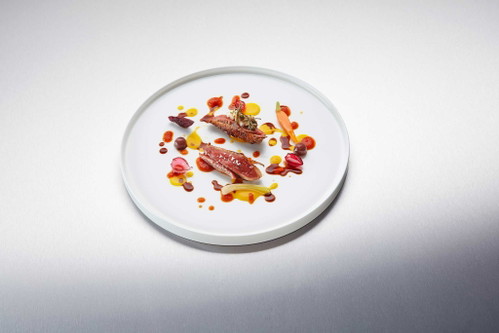 Gegrillte Taube, Oliven, Galgant, Kapern, Karotte
