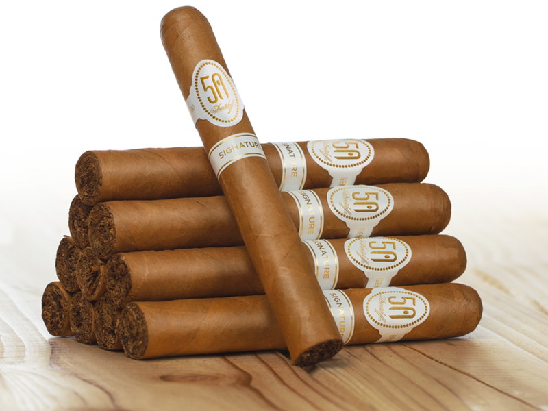 Bereits seit 1968 ziert der legendäre ovale weisse Zigarrenring die Kreationen von Davidoff.