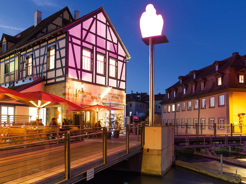 Das Restaurant »Eckerts« im »Hotel Nepomuk« in Bamberg liegt direkt an der Regnitz. In der urigen Stube wird moderne Wirtshausküche serviert.