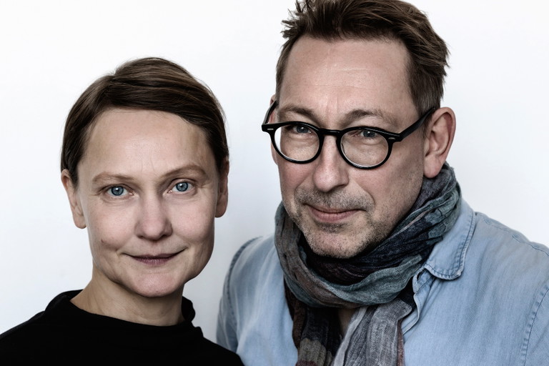 Lotta und Per-Anders Jörgensen, Herausgeber des »Fool Magazine« und Gründer der Fool Agency. Sie ist Creative Director, er Fotograf. Gemeinsam geben sie das »Fool Magazine« heraus, das bereits nach Erscheinen der allerersten Ausgabe 2012 rund um den Globus hoch gelobt wurde. www.fool.se