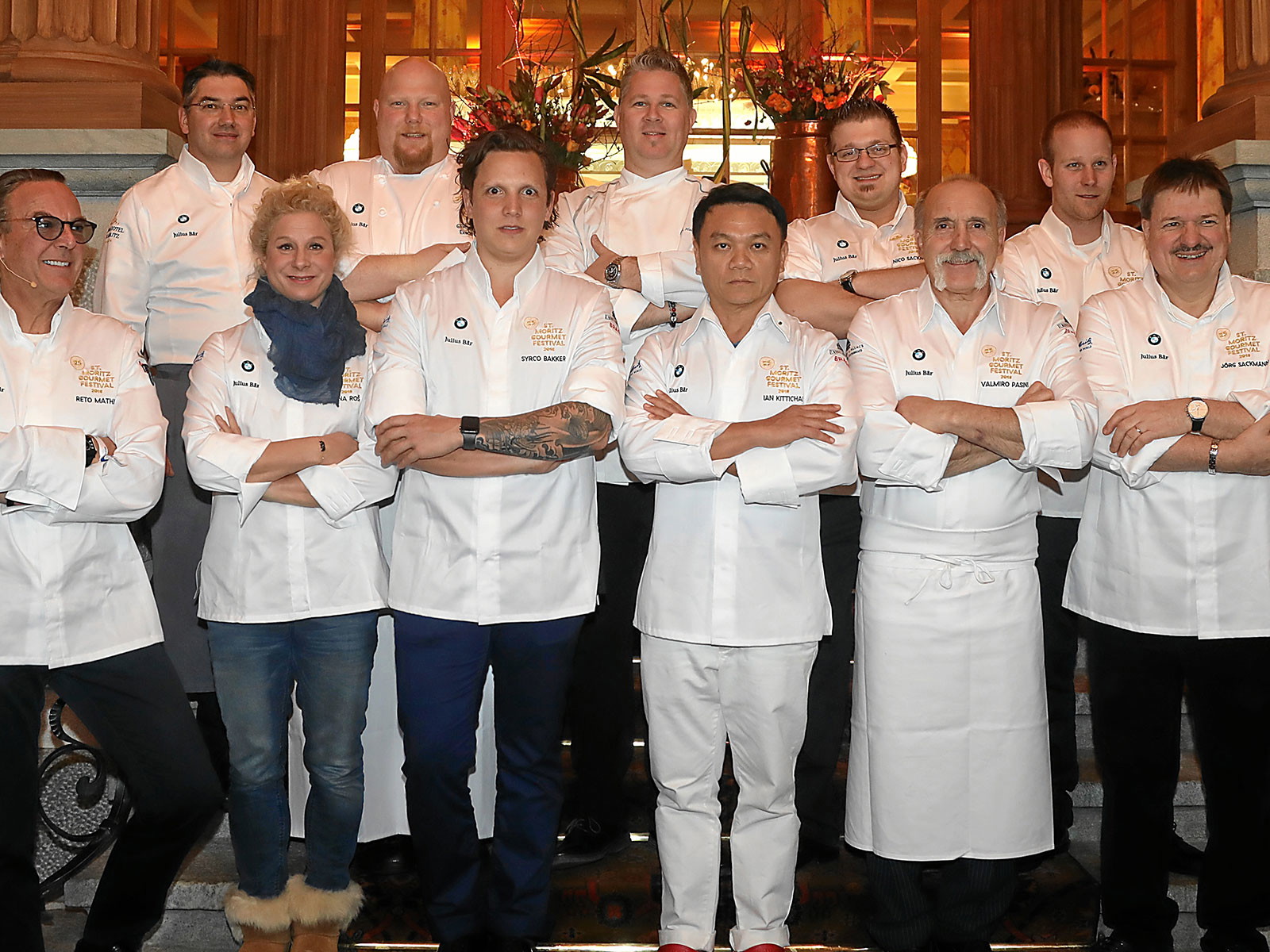 Die Engadiner Küchenchefs und die Gastköche des 25. St. Moritz Gourmet Festival. Vorne links Reto Mathis, Präsident Event-Organisation.