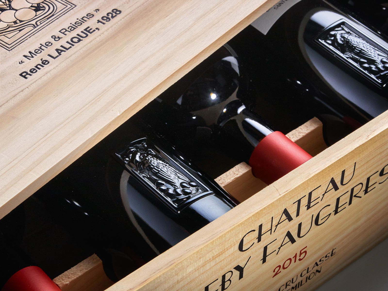 Der Vollblut-Merlot von Château Péby-Faugères aus Saint-Émilion in Bordeaux fasziniert durch ­seine Eleganz und Fülle.
