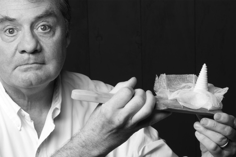 Jean-Yves Bordier stellt Butter her, die ihm von Sterneköchen aus der Hand gerissen wird.