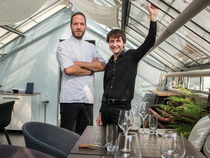 Chefkoch Simon Apothéloz und Gastgeber Mario Caretti.