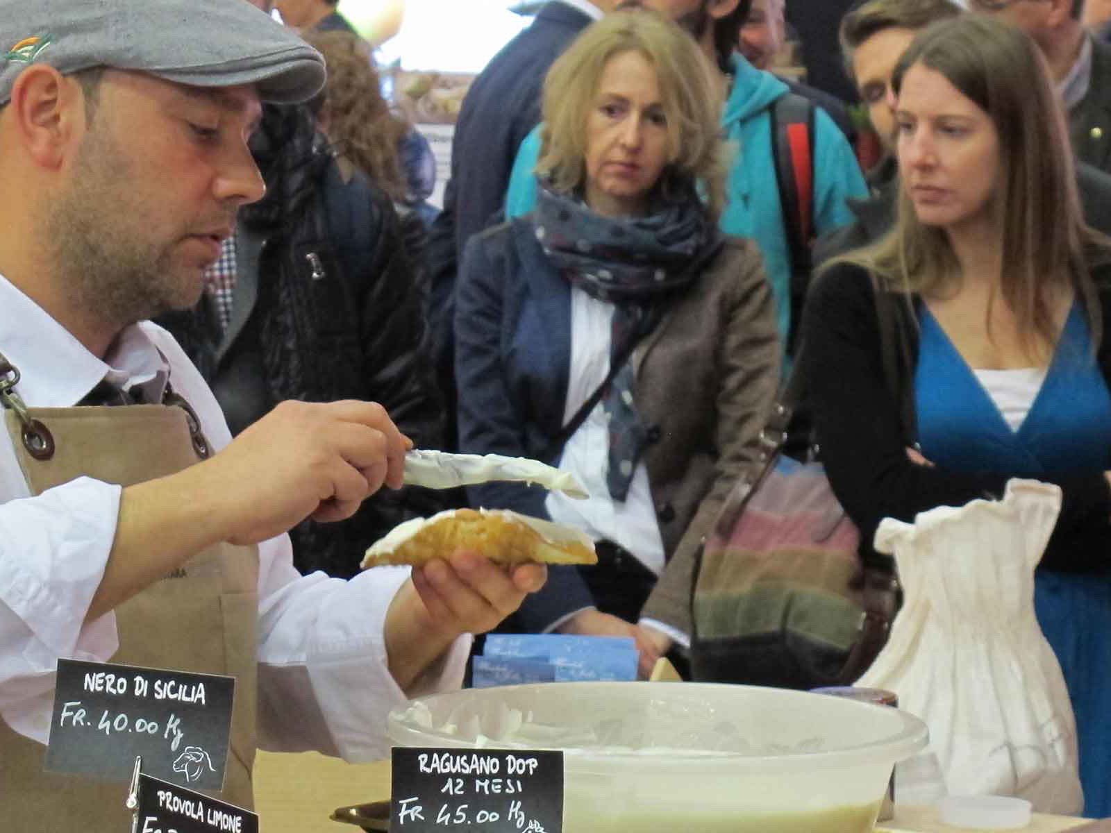 Die Veranstaltung lädt zum Verkosten ein und bietet den Besuchern die Möglichkeit, neue Produkte kennenzulernen.&nbsp;