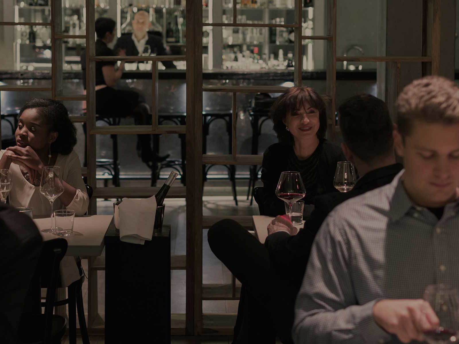 Das »Slate« trennt Bar und Restaurantbereich elegant.