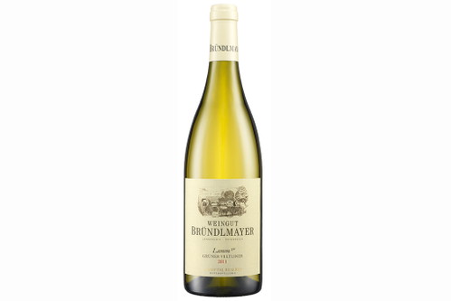Grüner Veltliner LAMMWeingut Bründlmayer, Langenlois, KamptalBurgundische Anmutung im Bukett, feiner Karamell-Vanille-Hauch, gelbe Apfelfrucht, angenehme Mineralität. Saftig, dabei leichtfüßig, feine weiße Kernobstnuancen, angenehme Extraktsüße, frische Struktur, mineralisch-salziger Abgang, sehr gute Länge, großes Potenzial. www.weinco.at, € 109,– (Magnum)