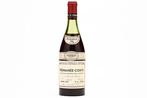 Romanée-ContiDomaine de la Romanée-Conti, Burgund, FrankreichVerführerische florale Nuancen, Anklänge von Gewürzen, frisches rotes Waldbeerkonfit. Saftige&nbsp;Herzkirschenfrucht, feine Tannine, die gut eingebunden sind, frische Säurestruktur, rotbeerig, saliner Touch, zarte Kräuterwürze, mineralischer Nachhall. Fachhandel und Auktionen, ab € 12.000,–