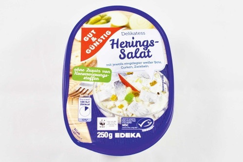 8. Platz, 84 Punkte*: Gut &amp; Günstig&nbsp;Heringssalat€ 0,95 für 250 g (Kilopreis: € 3,80) EdekaDurch die sehr kleinen Fischstücke erinnert die Optik eher an Milchreis als an Heringssalat. Hinzu kommt ein etwas metallischer Nachgeschmack.