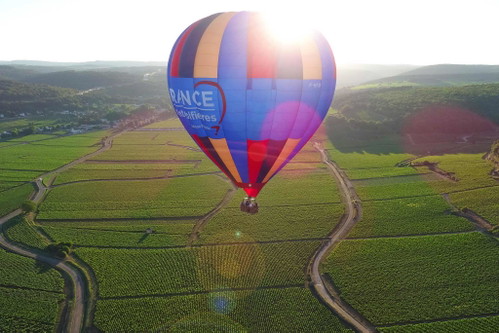 Im siebten Himmel über den Weinbergen Burgunds.