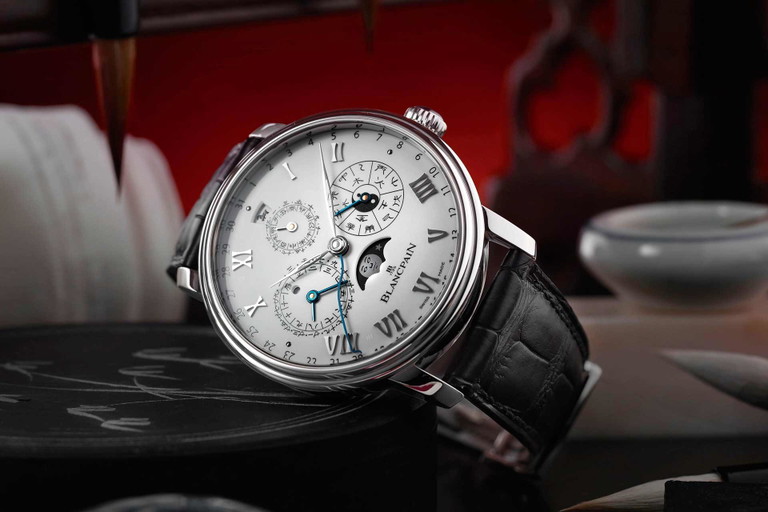 Blancpain Villeret platine, Calendrier ChinoiseDer mechanische Computer fürs Handgelenk kennt alle Besonderheiten des chinesischen Kalenders und zeigt diese stets korrekt an. Eine brillante Umsetzung eines komplexen Themas!