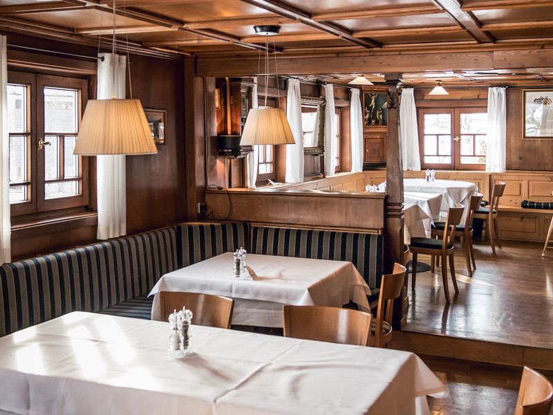 Gemütlichkeit mit Liebe zum Detail: Die Stube des Alpenchalets Chesa Valisa.