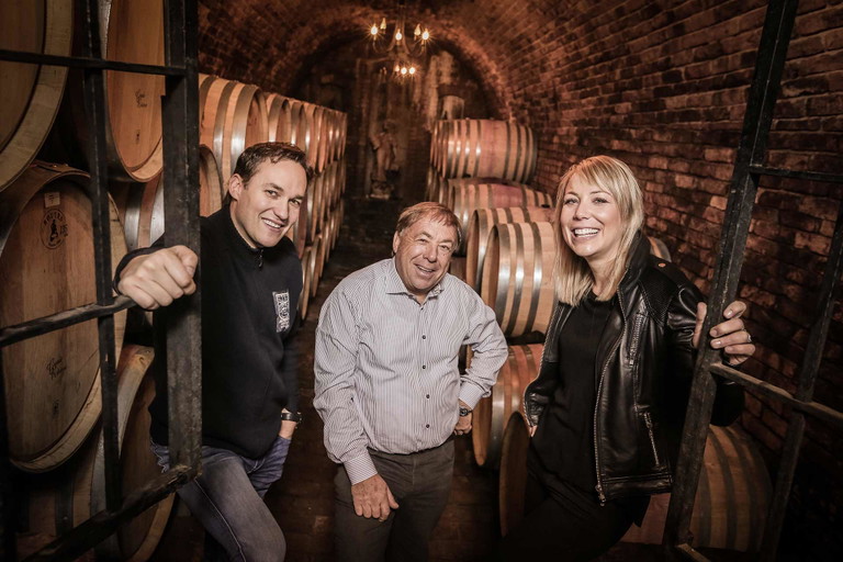 Familie Kuonen vom Weingut Gregor Kuonen setzt mit grossem Erfolg auf internationale Rebsorten wie Merlot, Cabernet Franc und Chardonnay.