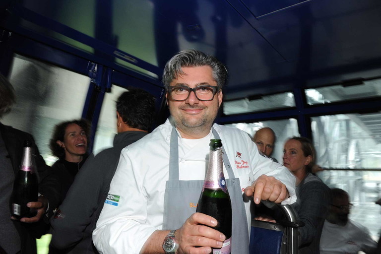 Hans Jörg Bachmeier sorgt bei dem Gourmet Gondel Gipfelsturm für sprudelnde&nbsp;Stimmung.