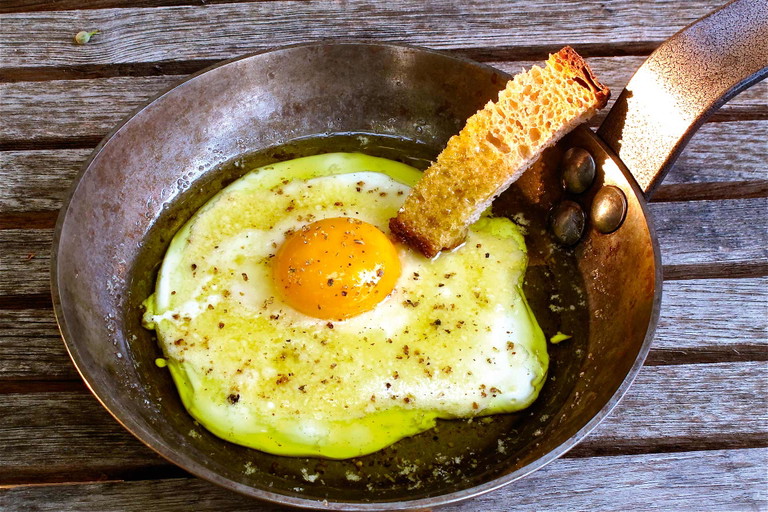 Für sein Spiegelei verrührt Paolo Parisi das Eiweiss gern mit Parmesan.&nbsp;