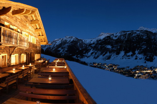 Hier geniessen Sie auf 1.560 Meter über dem Meeresspiegel den einzigartigen Panorama-Blick auf Lech am Arlberg.