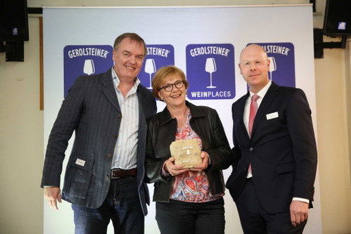 Mainz, Ladendorfs Weinhaus: Roland und Silvia Ladendorf mit Robert Mähler.