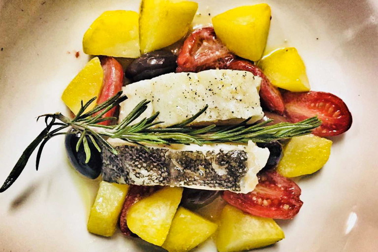 Baccalà mit Kirsch-tomaten, Oliven und Kartoffeln im «Ristorante Gambrinus».&nbsp;