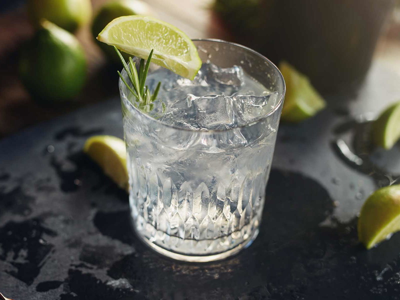 Eine Verkostung mit über 40 Gins aus der ganzen Welt.