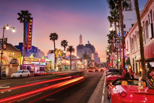 Über 2.600 Sterne zieren den Walk of Fame auf dem Hollywood-Boulevard im namensgebenden Stadtteil.