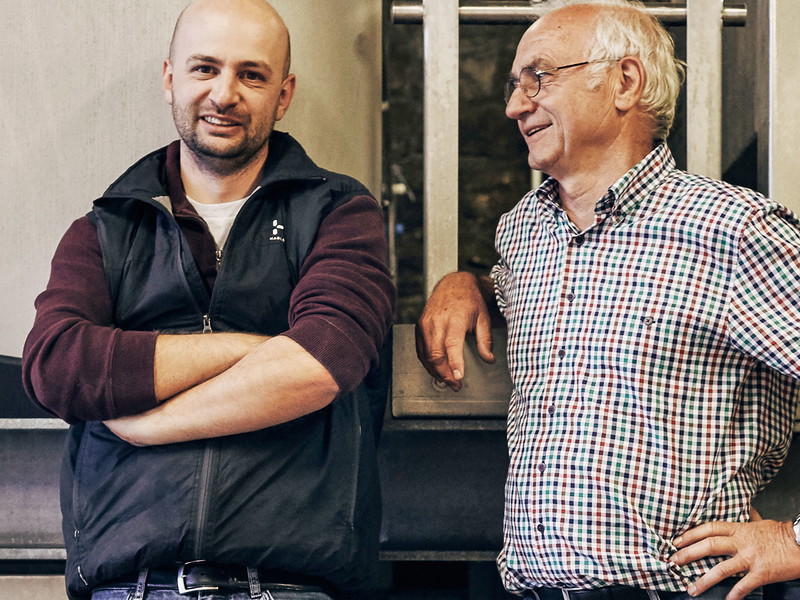Weiß sein Lebenswerk in besten Händen: Preisträger Helmut Dönnhoff mit Sohn Cornelius.