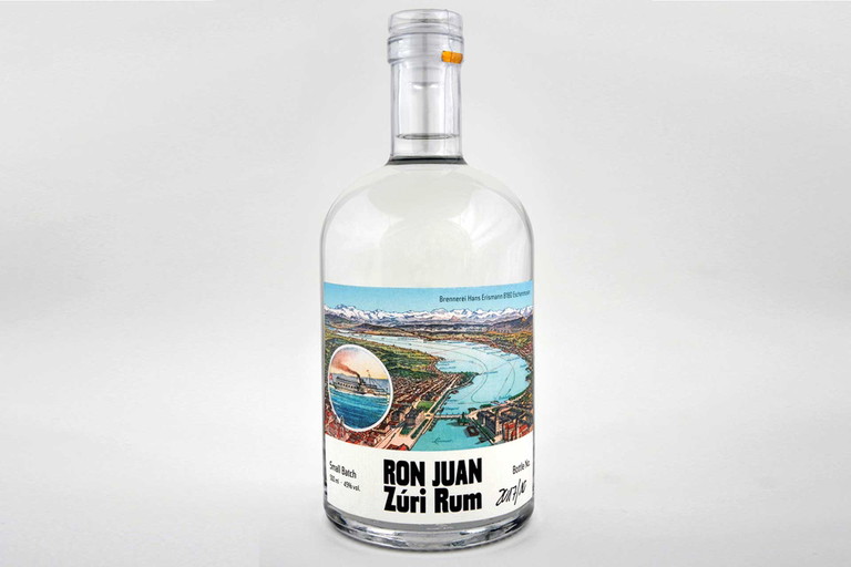 Bio-Melasse aus Übersee trifft Schweizer Wasser – Der Rum aus der Zürcher Brennerei Hans Erismann überzeugt.