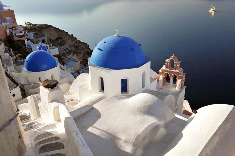 Die Insel Santorin ist ein beliebtes Ziel für Touristen und zugleich der Ursprungsort des besten Weissweins Griechenlands.