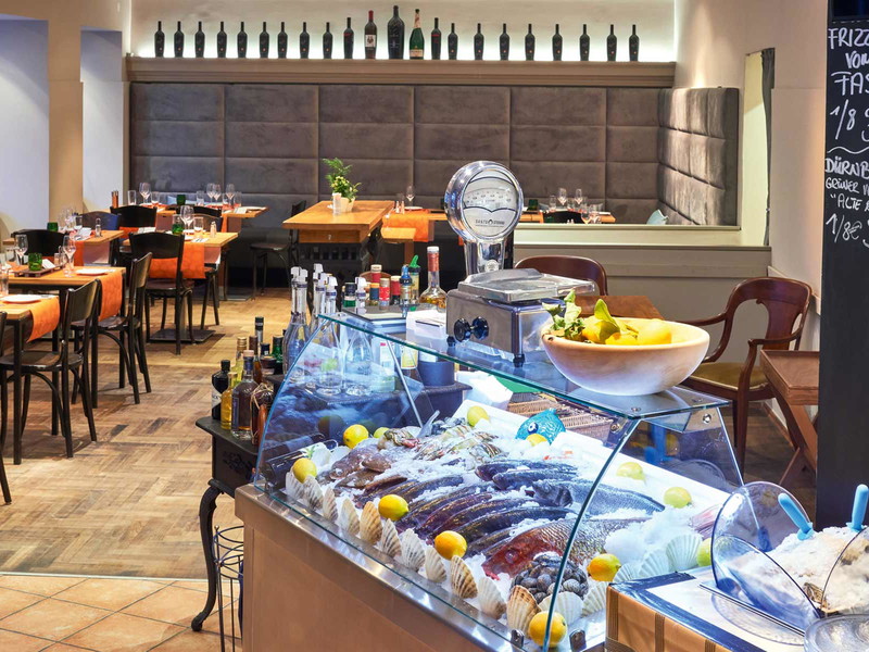 Schlichtes Interieur, exzellenter Fisch im »Takan’s«.