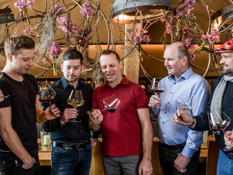 Die Eruptionswinzer Walter Frauwallner, Daniel Pfeifer, Stefan Müller, Franz Hutter, Rupert Ulrich, Josef Scharl und Stefan Krispel.
