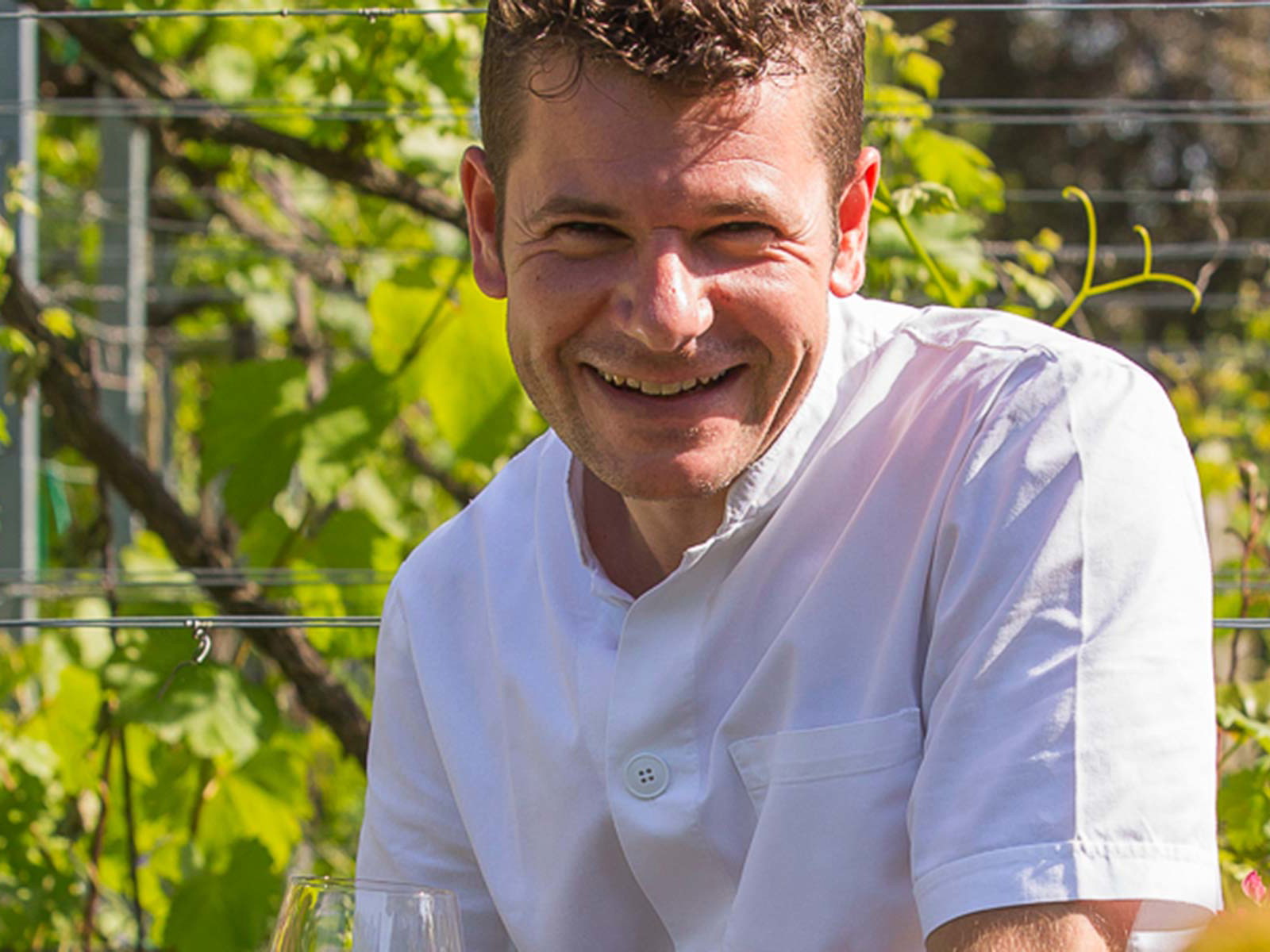 Helmut Krenek zeichnet für die Köstlichkeiten im Heurigen am Weingut Göbel verantwortlich.