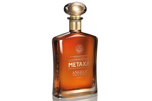 Metaxa Angel’s Treasure 41 Vol.-% – 92 PunkteDiese Kreation wurde inspiriert vom Anteil, der während der Spirituosenreifung in den Fässern verdunstet. Der Duft fliegt par­fümartig in die Nase und verbreitet florale Süße. Etwas Marille. Der Eindruck setzt sich muskatartig am Gaumen fort. Würzige Noten gegen Ende.www.meinlamgraben.at ca. € 169,00