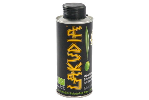 2. Platz, 97 Punkte: Lakudia Olivenöl Nativ Extra&nbsp;autochthone Olivensorte Athinio€ 5,49 für 250 ml (Literpreis: € 22,–),&nbsp;u. a. Galeria&nbsp; KaufhofSchon in der Nase angenehm duftig, ein leichter Geschmack nach Kräutern und Zitrone sowie ein weiches, fruchtiges Mundgefühl machen dieses Öl sehr elegant und erfrischend. Teilweise fehlte den Testern ein wenig Schärfe.
