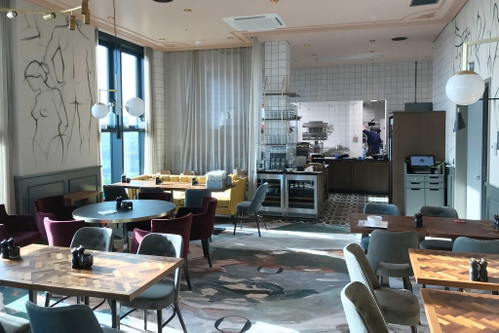 Im Restaurant eine Etage tiefer führt Küchenchef Daniel Bauder Regie.