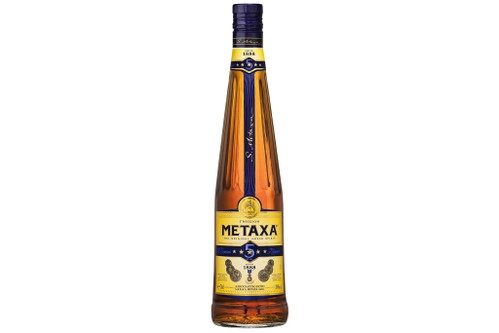 Metaxa 5* 38 Vol.-% – 88 PunkteEr ist der Klassiker unter den Metaxas. Bis zu fünf Jahre gelagerte Destillate verleihen ihm eine sanfte Süße, ähnlich wie die von Traubenzucker. Am Gaumen zuerst fruchtig mit Orangenblüten, danach eher süßliche Gewürznoten. Schmeckt pur, auf Eis oder gemischt mit Tonicwater am besten.www.topspirit.at € 15,99