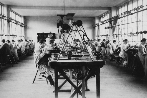 Ateliers zur Fertigung von Uhrwerkskomponenten.