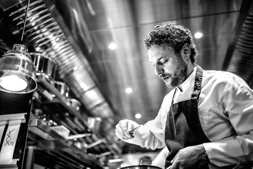»Vague d’Or« Chef Arnaud Donckele singt mit seinen Kreationen ein Loblied auf die Kleinbauern der Region.