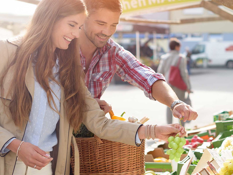 Frische Früchte, Obst und Gemüse gibt's am Welser Wochenmarkt.