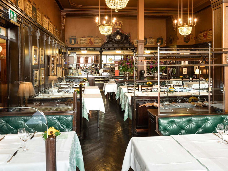 Kunstgeschichte und Künstler­geschichten im feinsten Brasserie-Ambiente: Die «Kronenhalle» bietet durch und durch Genuss.
