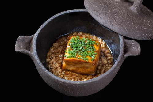 Speisen mit Tradi­tion wie hier Foie Gras werden im »Funky Gourmet« extrem modern zubereitet.