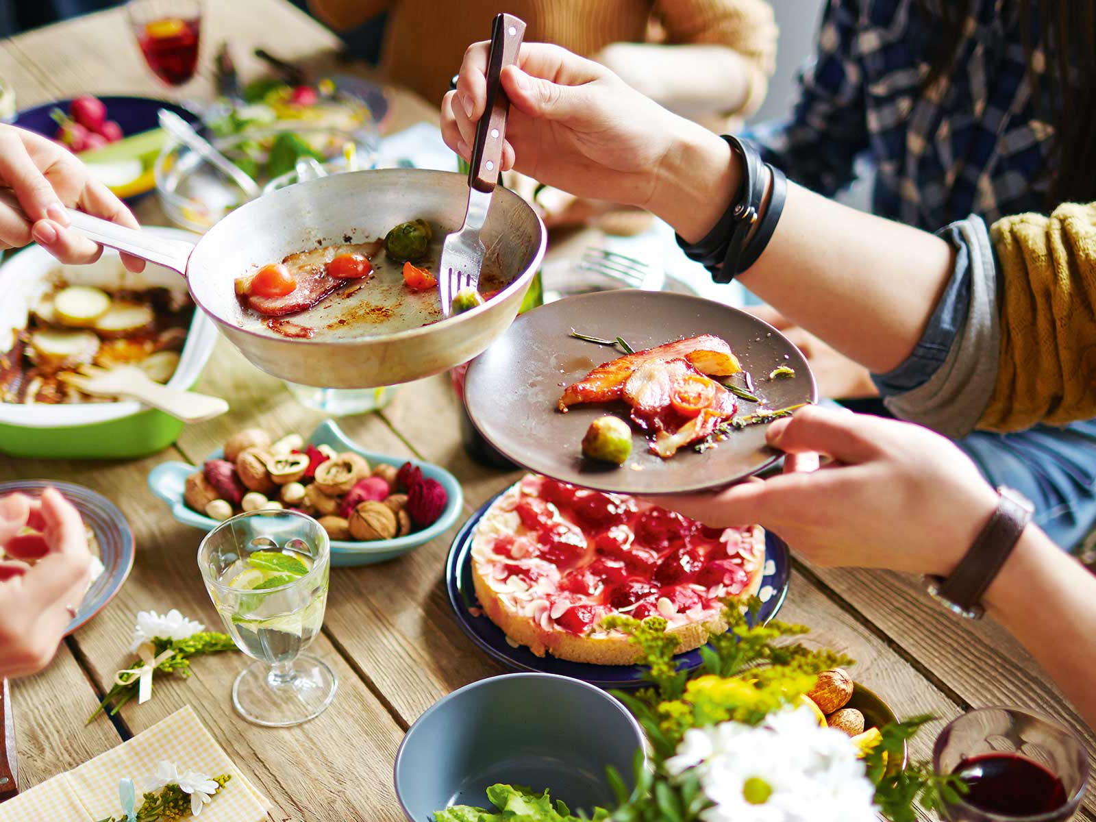 Teilen ist der beste Weg gegen die Verschwendung von Lebensmitteln und Energie. Das propagiert heuer die FOOD ZURICH und gab «Teilen» als Leitthema für das «Stadtgericht» aus.